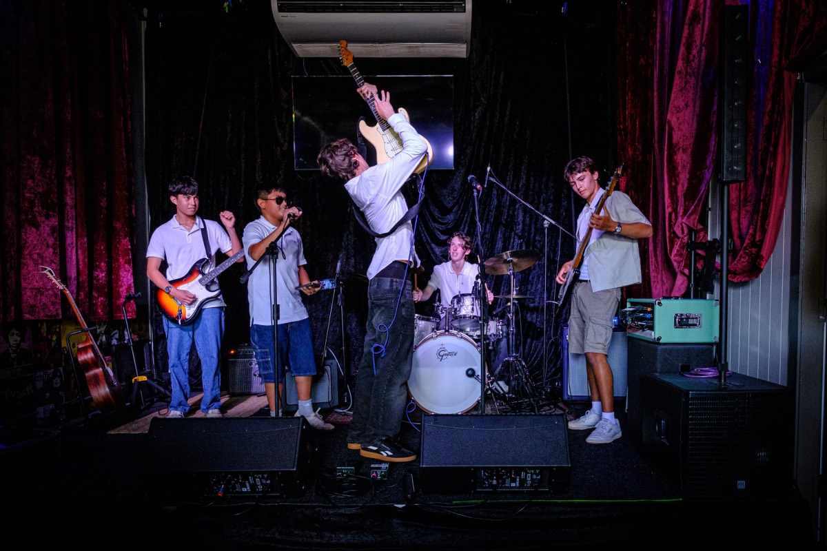 The White Collars performing